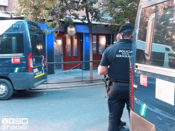 Dispositivo de control de la Policía Local de Granada en la zona de Pedro Antonio, el pasado viernes 29 de septiembre (PERFIL DE LA POLICÍA LOCAL EN LA RED SOCIAL `X`)