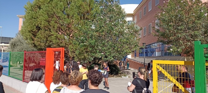 Protesta en el instituto Fernando de los Ríos (AYUNTAMIENTO) 