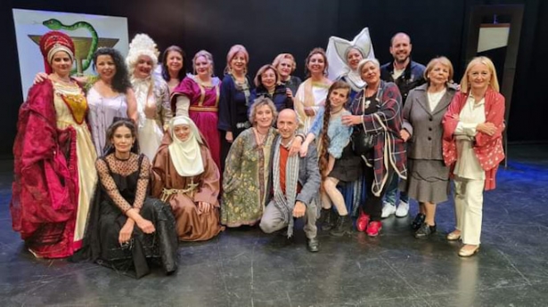 Algunas de las mujeres que participarán en la obra de teatro en Cúllar Vega (AYTO. CÚLLAR VEGA)
