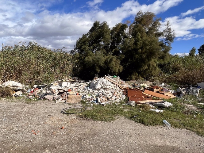 Escombrera en el barrio del Varadero de Motril (PSOE) 