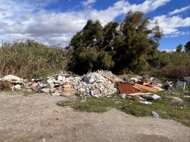 Escombrera en el barrio del Varadero de Motril (PSOE) 