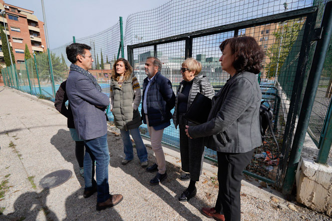 Imagen de la visita al colegio (PSOE)