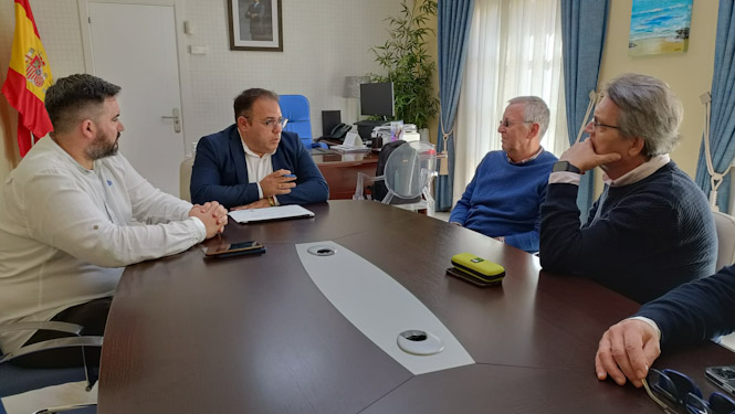 Imagen de la reunión (AYUNTAMIENTO ALMUÑÉCAR)