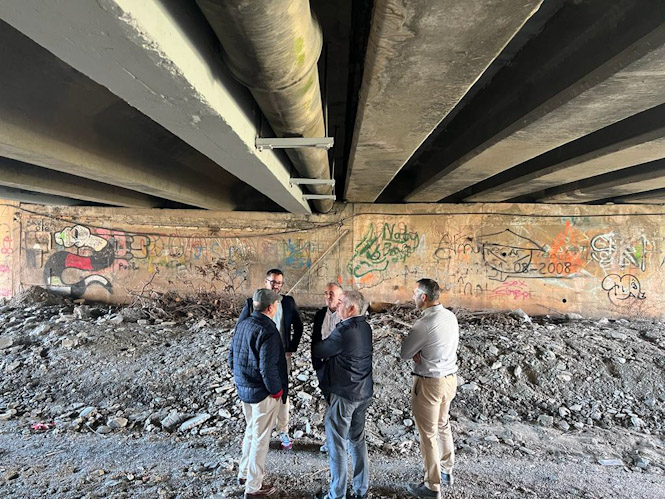 Imagen de la visita al puente (AYTO. ALMUÑÉCAR)