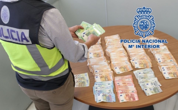 Dinero incautado (POLICÍA NACIONAL) Dinero incautado (POLICÍA NACIONAL)