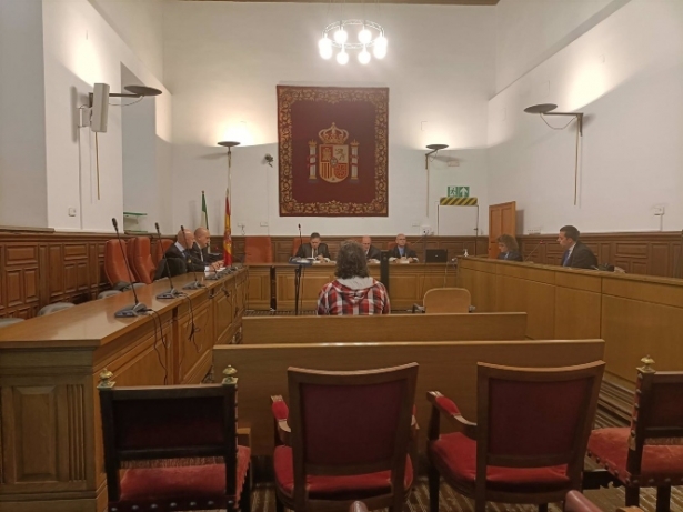 Primera sesión del juicio en la Audiencia de Granada contra el maestro acusado de abuso sexual a un alumno menor de edad (EUROPA PRESS)
