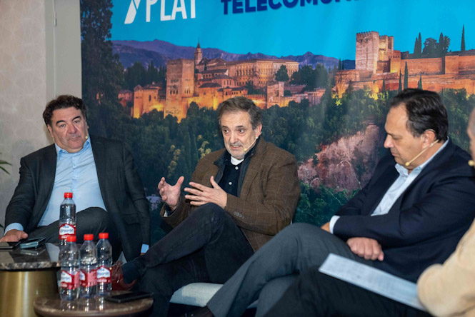 Imagen de la mesa redonda (TELCOS)