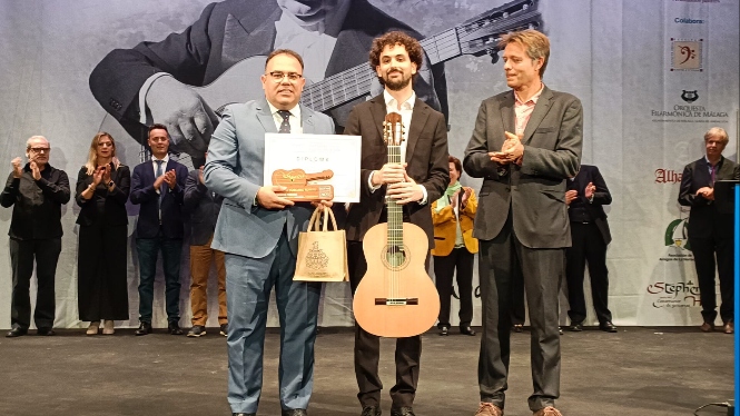 Entrega del primer premio (AYTO. ALMUÑÉCAR) 