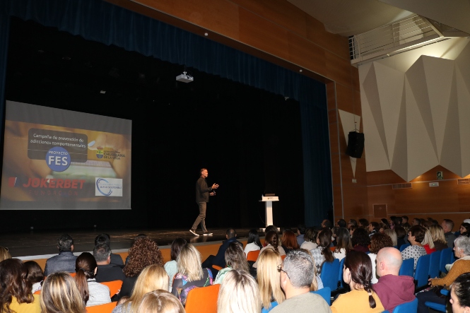 Momento de la conferencia de Pedro García Aguado (AYTO. CHURRIANA)