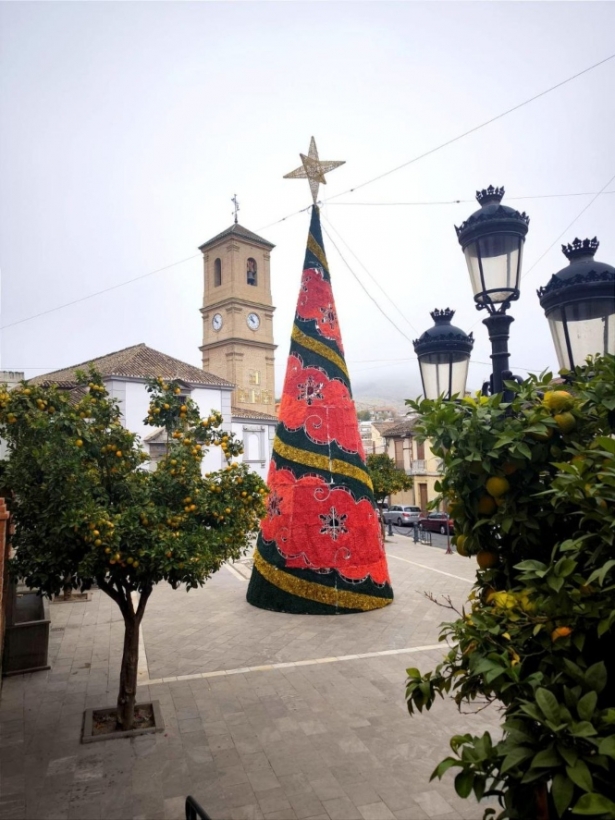 Árbol de Navidad en Pinos Puente (AYTO. PINOS PUENTE)