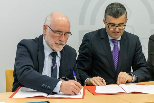 Firma del convenio (CRISTIAN FERNÁNDEZ)