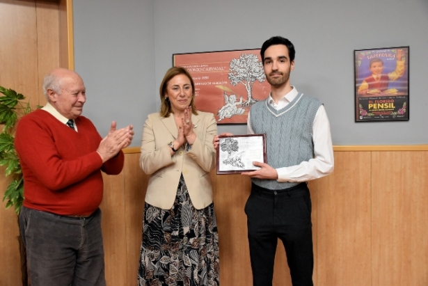 Entrega del premio (AYTO. ALBOLOTE)