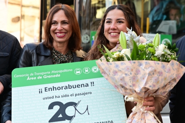 La consejera de fomento con la pasajera 20 millones (JUNTA) La consejera de fomento con la pasajera 20 millones (JUNTA)