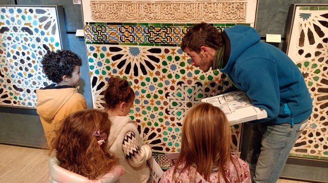 Taller con niños en la Alhambra. (PATRONATO DE LA ALHAMBRA)