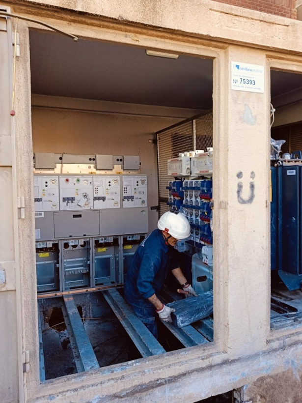 Trabajos en el centro de transformación (ENDESA)