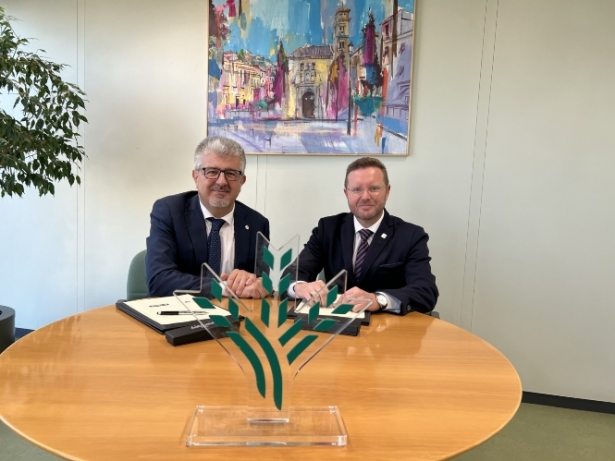 Firma del convenio (CAJA RURAL) Firma del convenio (CAJA RURAL)