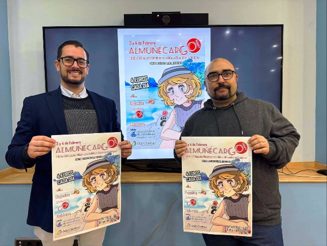 El concejal de Juventud del Ayuntamiento de Almuñécar, Francisco Rodríguez, y el director de la empresa Eventos GO!, Antonio Camacho, presentan el cartel del Salón del Manga y la Cultura Alternativa de Almuñécar (AYUNTAMIENTO DE ALMUÑÉCAR) 