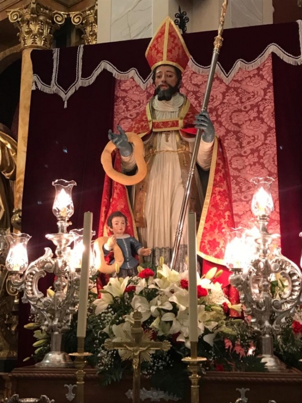 San Blas con una rosquilla (AYTO. OTURA)