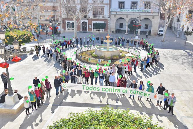 Lazo humano contra el cáncer en Baza (AYTO. BAZA)