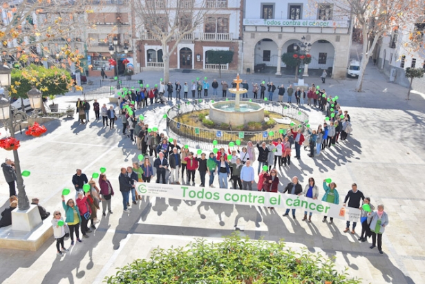 Lazo humano contra el cáncer en Baza (AYTO. BAZA)