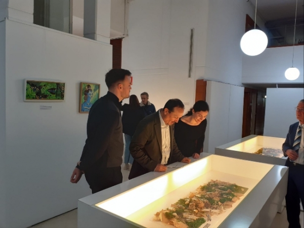 Fernando Egea ha visitado la exposición (JUNTA) 