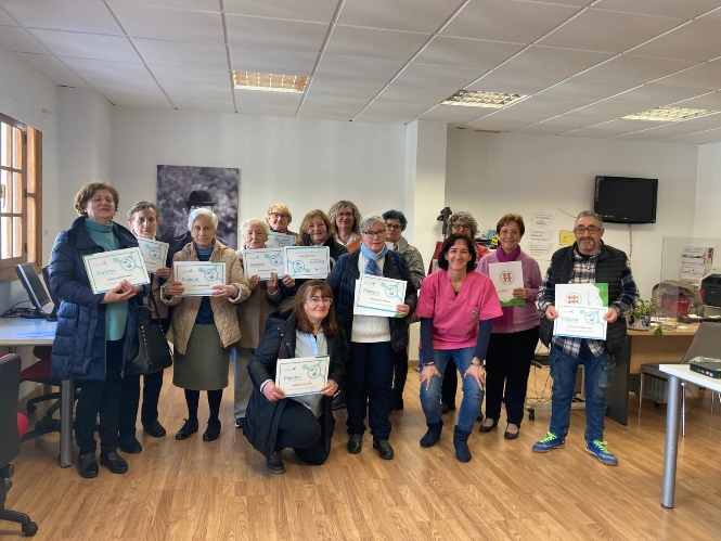 Entrega de diplomas a los participantes en el programa (AYTO. ÓRGIVA)