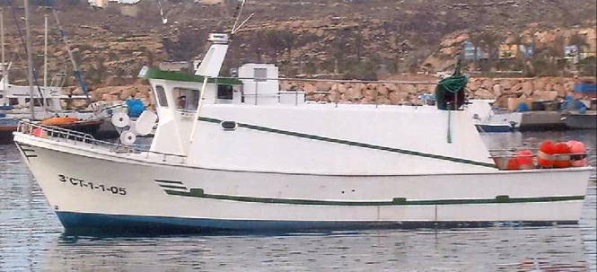 Pesquero remolcado (PERFIL DE SALVAMENTO MARÍTIMO EN LA RED SOCIAL `X`) 