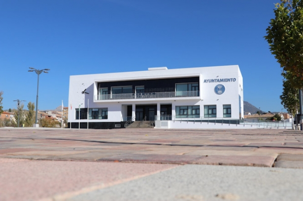 Fachada del Ayuntamiento de Pulianas (AYTO. PULIANAS)