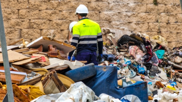 Imagen de las tareas de limpieza (AYTO. MOTRIL)