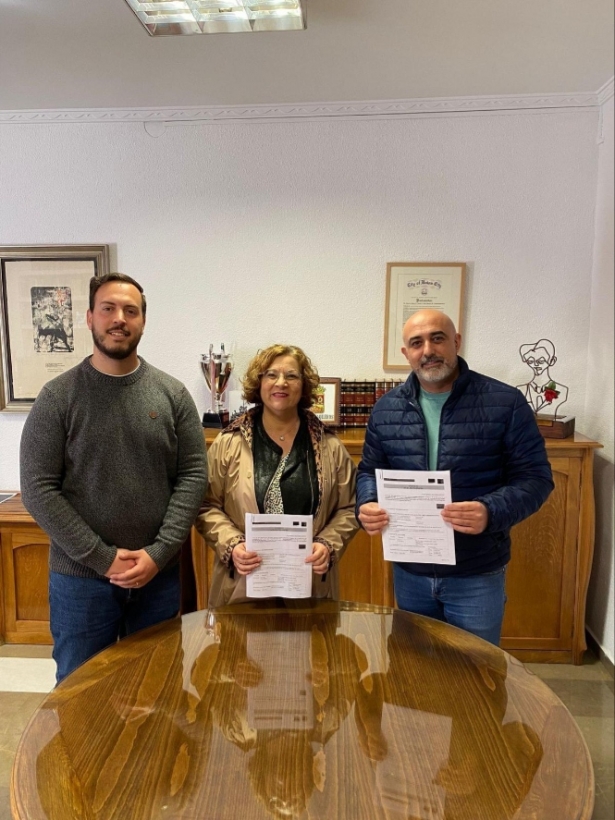 Firma del acuerdo (AYTO. FUENTE VAQUEROS) 