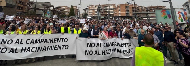 Nutrida manifestación en Alhendín contra el centro de migrantes de la Base Aérea de Granada (ASOCIACIÓN VECINAL BASE AÉREA) 