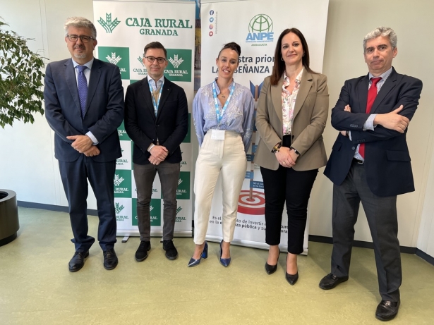 Firma del acuerdo (CAJA RURAL) Firma del acuerdo (CAJA RURAL)