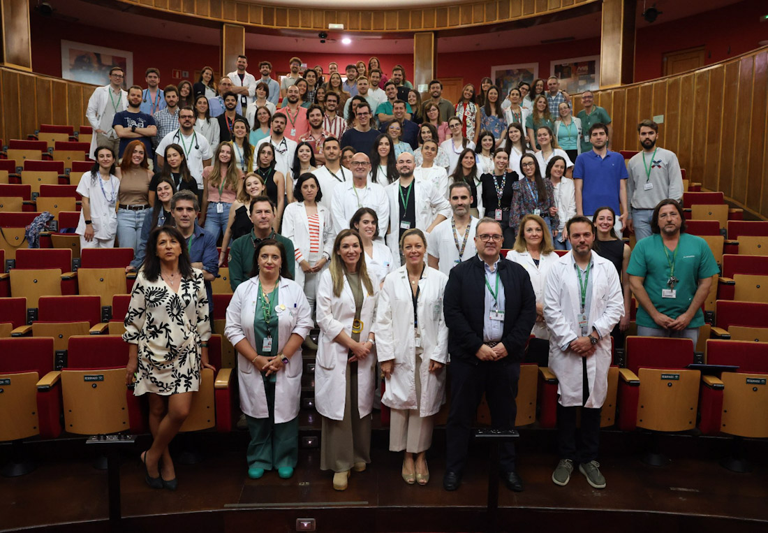 El Hospital Virgen de las Nieves homenajea a los especialistas internos residentes que concluyen su formación este año (JUNTA DE ANDALUCÍA)