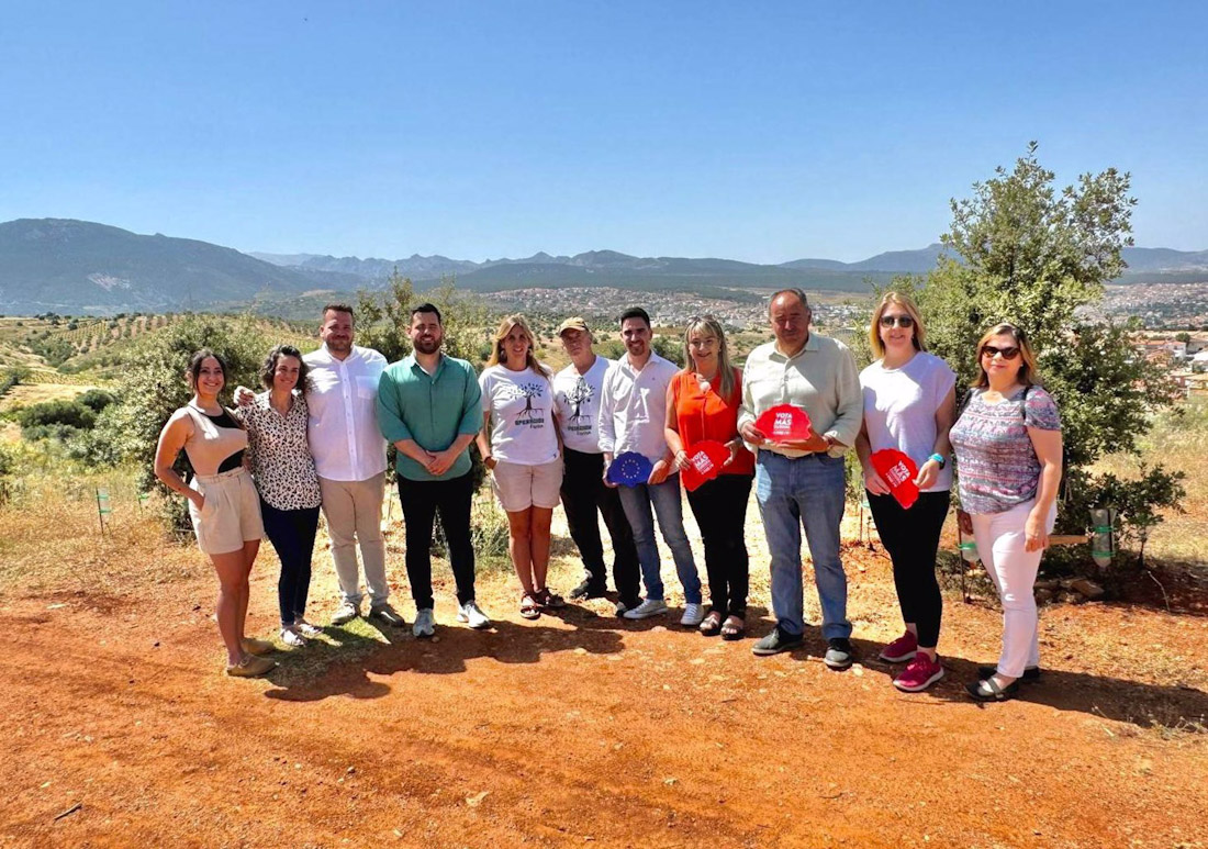 Representantes del PSOE durante la visita a Huétor Vega.( PSOE GRANADA)