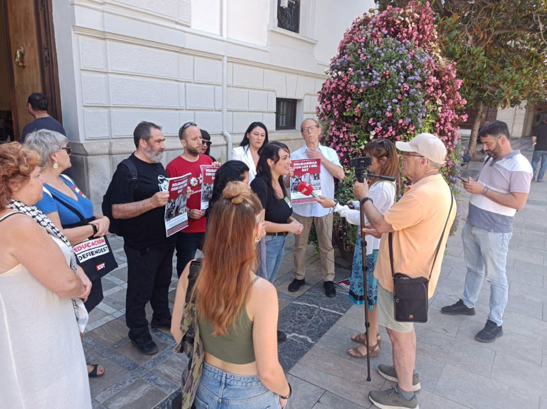Rueda prensa sobre el juicio a 3 sindicalistas del SAT este pasado lunes ante el Ayuntamiento de Granada (SAT) 