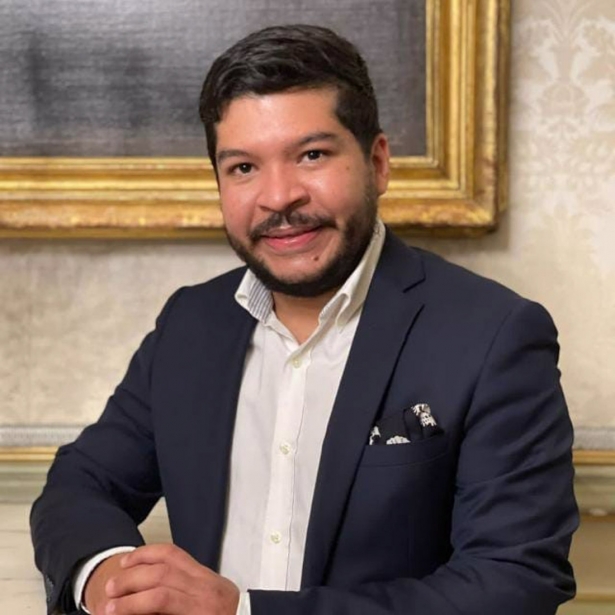 El escritor Javier Alvarado (VALPARAÍSO EDICIONES) El escritor Javier Alvarado (VALPARAÍSO EDICIONES)