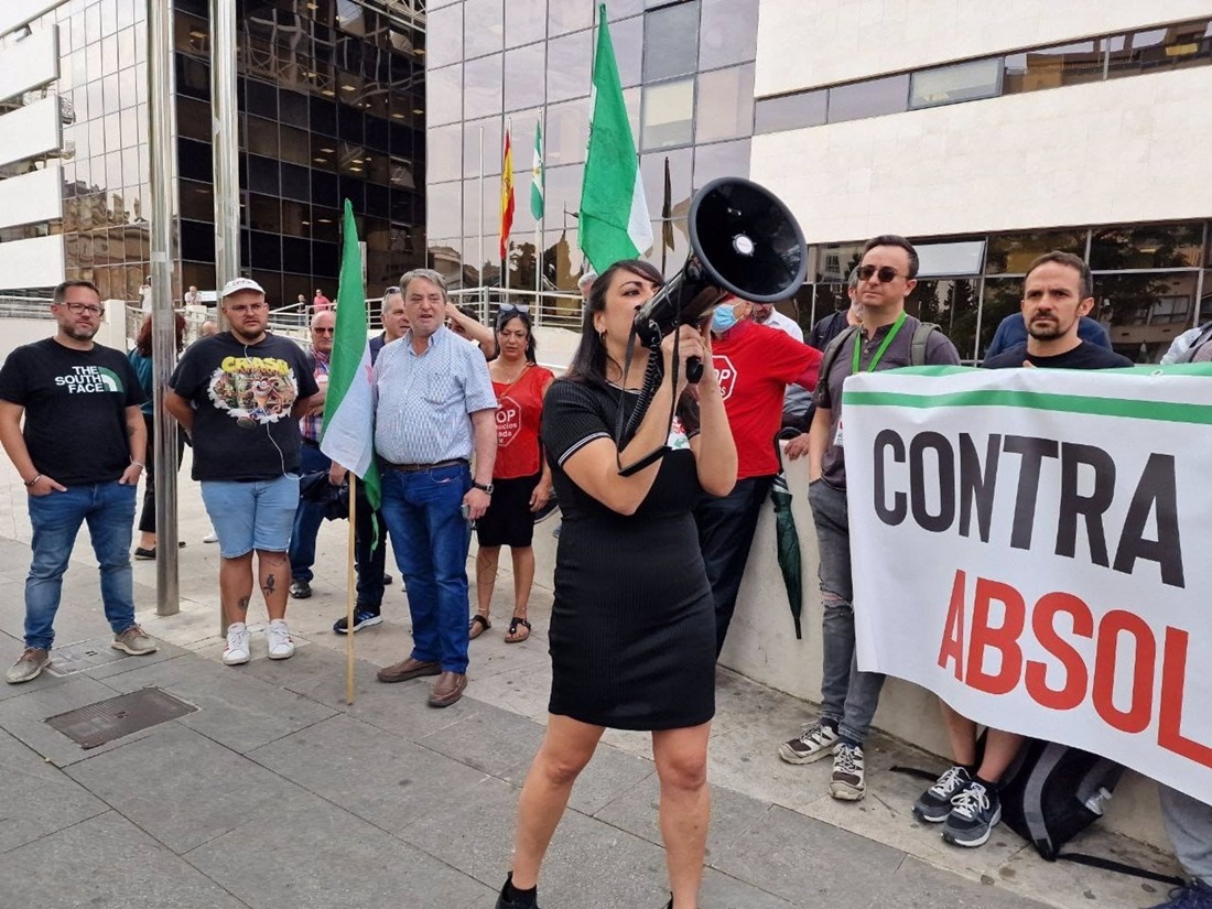 Concentración en los juzgados por el juicio contra tres miembros del SAT (ADELANTE ANDALUCÍA)