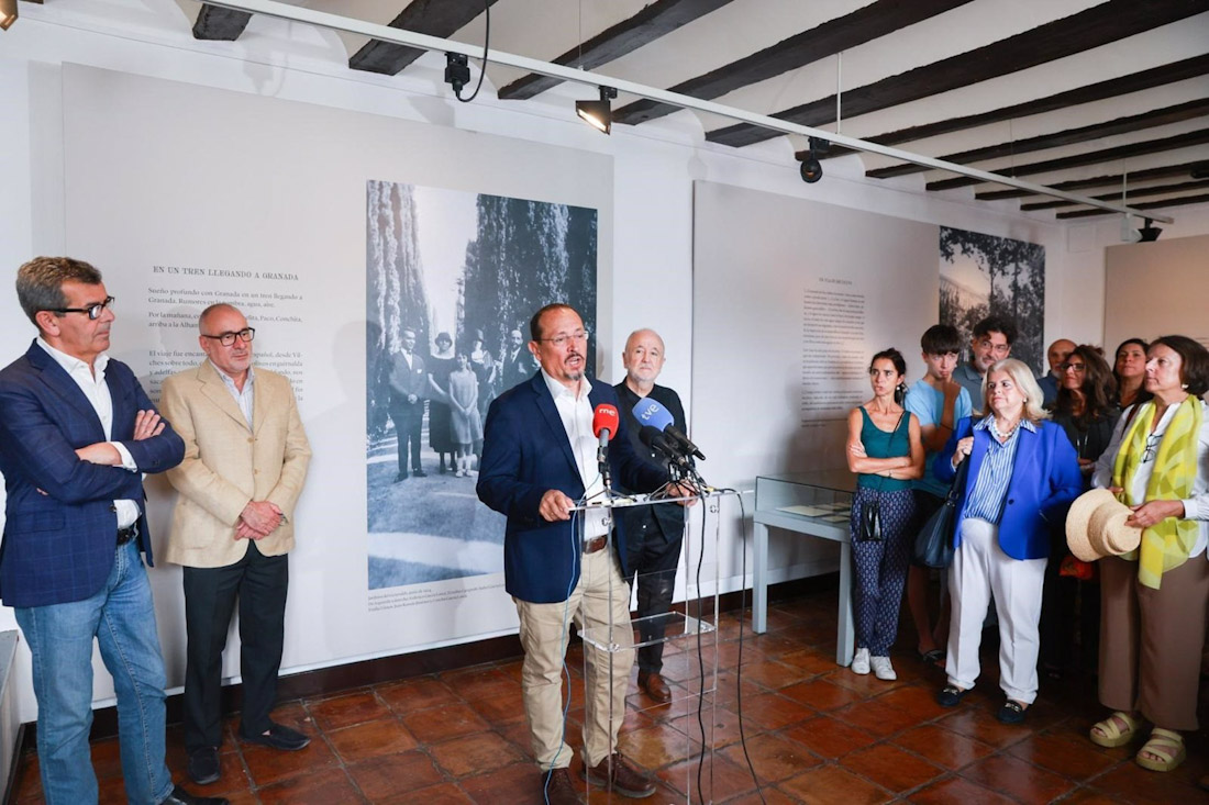 El delegado de Cultura de la Junta en Granada, Fernando Egea, interviene en la inauguración de la exposición sobre Juan Ramón Jiménez en la Casa de los Tiros (PERFIL DE LA JUNTA EN GRANADA EN LA RED SOCIAL `X`)