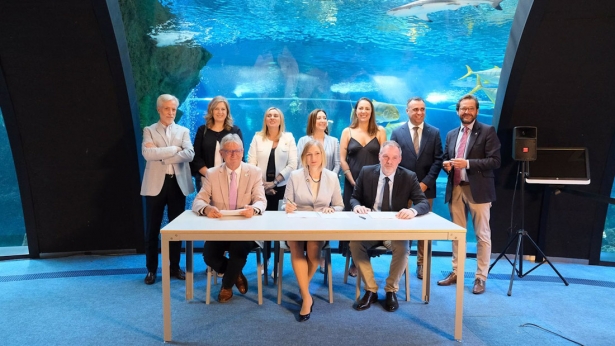 Firma del convenio (PARQUE DE LAS CIENCIAS) Firma del convenio (PARQUE DE LAS CIENCIAS)