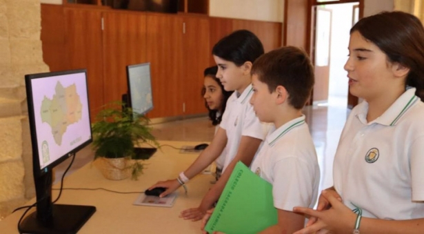 Alumnos del Colegio Sagrada Familia Pureza de María de Granada (JUNTA DE ANDALUCÍA)