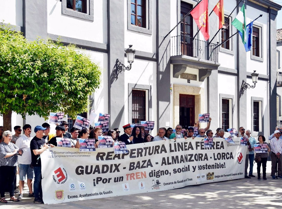 Concentración de colectivos ferroviarios por la vuelta del tren Guadix-Lorca (ASOCIACIÓN AMIGOS DEL FERROCARRIL) 
