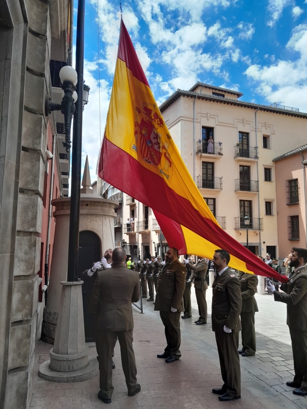 Izado de la bandera (MADOC)
