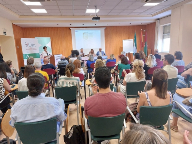 El Hospital Virgen de las Nieves reúne a pacientes con ELA y profesionales sanitarios en un encuentro informativo (JUNTA DE ANDALUCÍA)