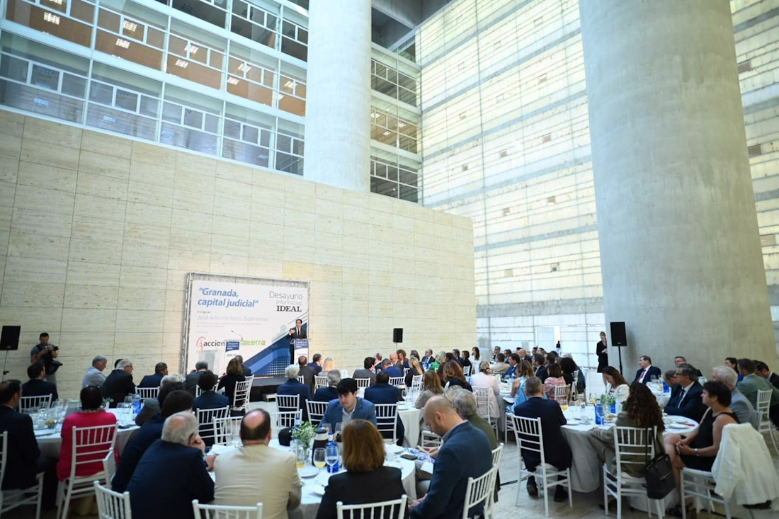 El consejero de Justicia, Administración Local y Función Pública, José Antonio Nieto, en un desayuno informativo de Ideal en El Cubo (JUNTA DE ANDALUCÍA)