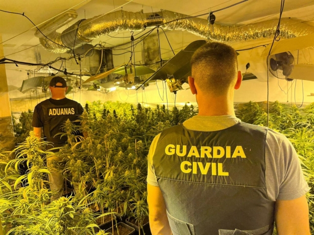 La Guardia Civil y la Agencia Tributaria desarticulan un centro de producción de marihuana en Otura (GUARDIA CIVIL)