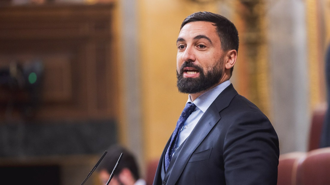 El diputado de Vox por Granada, Jacobo Robatto (VOX)