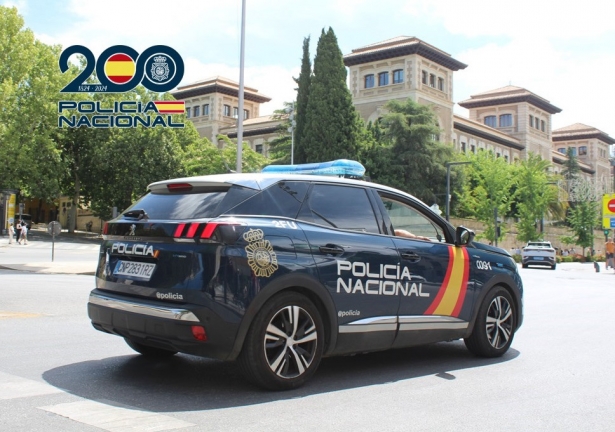 Vehículo de la Policía Nacional (POLICÍA NACIONAL) Vehículo de la Policía Nacional (POLICÍA NACIONAL)