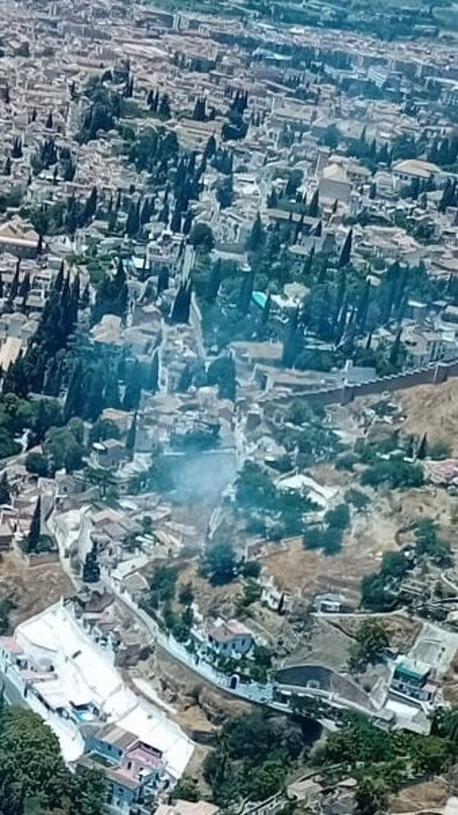 Incendio en el entorno del Sacromonte y el Albacín (INFOCA)