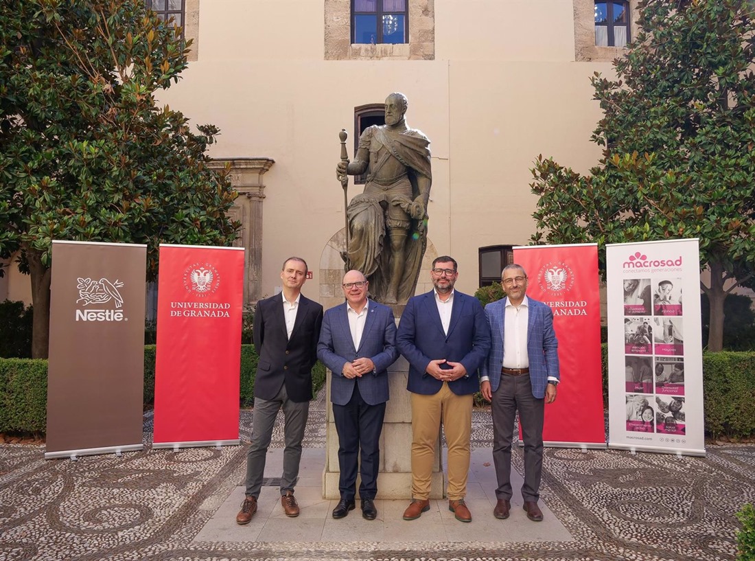 Acto de la firma del convenio de colaboración para la creación del proyecto de investigación `Comedores intergeneracionales` (MACROSAD)