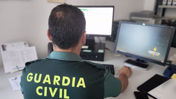 Un guardia civil en su puesto de trabajo en una foto de archivo (GUARDIA CIVIL) Un guardia civil en su puesto de trabajo en una foto de archivo (GUARDIA CIVIL)
